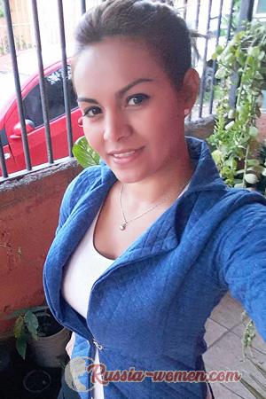 223464 - Laura Age: 37 - Costa Rica