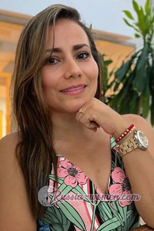 225201 - Yeris Age: 45 - Colombia